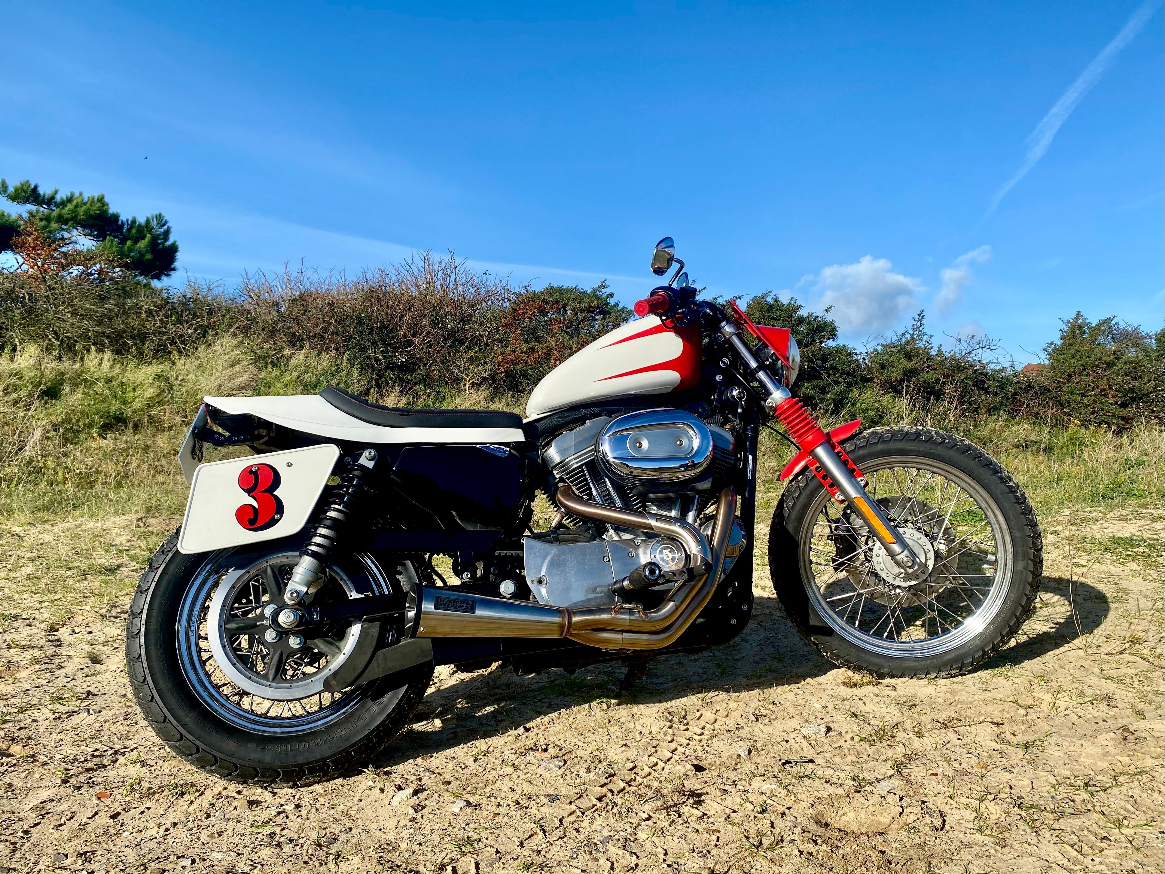 Honda CM 125 café racer Honda CM 125 sur la plage